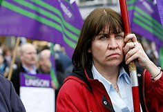 Manoma, kad į protesto akcijas Šiaurės Airijoje susirinko apie 10 tūkst. žmonių. (2009-03-11)