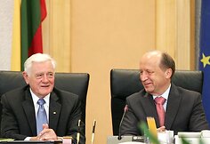 Paskutinę savo darbo dieną kadenciją baigiantis prezidentas Valdas Adamkus Vyriausybės rūmuose atsisveikino su kabineto nariais bei kanceliarijos darbuotojais. 