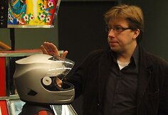 Penktadienio vakarą prekybos centre &bdquo;Panorama&ldquo; buvo pristatyta Jeremy Clarksono knyga &bdquo;Tik nestabdyk manęs!&ldquo;. 