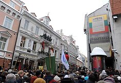 Vasario 16-osios minėjimas prie Lietuvos nepriklausomybės signatarų namų Vilniuje