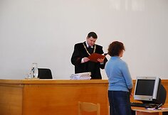 Teisėjas Dalis Žilionis ir posėdžio sekretorė