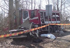Po susidūrimo abi mašinos nulėkė į šalikelę už autobuso stotelės.