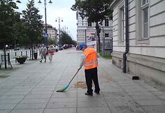 Kiemsargiu dirbantis biologijos žinovas Povilas.