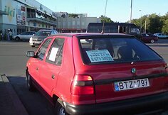 Ilgai neparduotas &bdquo;&Scaron;koda&ldquo; automobilis ne tik buvo pervarytas į kitą vietą, bet ir ženkliai atpigo. 