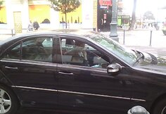 &bdquo;Mercedes&ldquo; vairuotoja dar sugebėjo kalbėti telefonu be laisvųjų rankų įrangos.