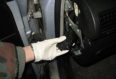 Pas tris lietuvius, įtariamus juvelyrinės parduotuvės apiplėšimu Suomijoje, rastas grobis.