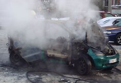 Užsidegęs A klasės „Mercedes“