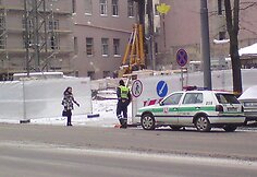 Pėsčioji įkliūva pareigūnui