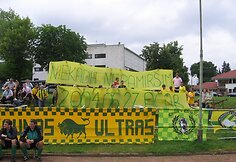 Futbolo sirgaliai savo bičiuliui atminti neretai rengia įvairias akcijas.