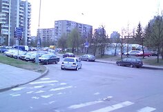 Automobilis VW, paliktas važiuojamojoje dalyje