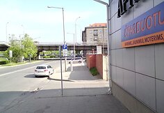 A.Goštauto gatvėje ištuštėjusios mašinų stovėjimo aikštelės.