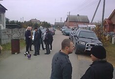 Būrelis D.Kedžio sekėjų žinių i&scaron; Panevėžio teismo trečiadienį laukė Garliavoje, Klonio gatvėje.