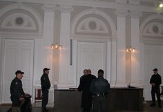 Kaltinamąjį saugojo keturi konvojaus pareigūnai.