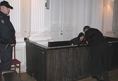 S.Nakutis su gynėju teisme