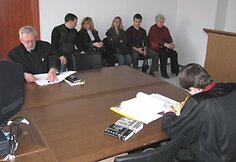 Prokuroras, advokatas ir Gedmanto Gedmino bylos penki liudytojai.
