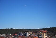 Dienos metu antradienį vilniečiai ai&scaron;kiai matė Mėnulį.