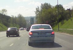 7-osios serijos BMW be ma&scaron;inos statymo jutiklių juostos buferyje.