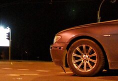 7-osios serijos BMW be ma&scaron;inos statymo jutiklių juostos buferyje.
