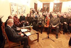 Ra&scaron;ytojui Algimantui Zurbai &ndash; sveikinimai 70-mečio proga.