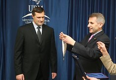 Virgilijų Alekną apdovanojo Užsienio reikalų ministras Vygaudas Ušackas