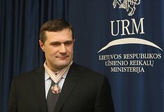 Virgilijų Alekną apdovanojo Užsienio reikalų ministras Vygaudas Ušackas