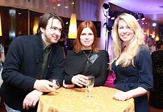 Kristijonas Vildžiūnas, Aldona Vilutytė (centre) ir Giedrė Žickytė