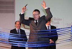 Remigijus Vilkaitis kultūros ministras, perkirpo 8 juosteles