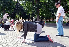 Akcija, skirta paminėti Drąsiaus Kedžio ir Laimutės Stankūnaitės dukros perdavimą motinai.