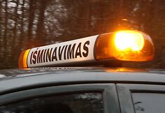 Vingio parko estrados aplinką tvarkantys statybininkai pirmadienį rado sprogmenį.