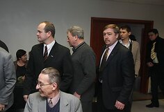 Piketuotojai apgulė teismo rūmus, kur teisiami riau&scaron;ėmis virtusio mitingo organizatoriai 