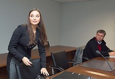 Rezonansinės bylos nagrinejimas: Vaiko teisių apsaugos tarnybos atstovė ir prokuroras.