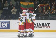 9:3 Lietuvos ledo ritulio rinktinė sutriuškino savo varžovus ir iškovojo pirmąją pergalę.
