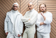 15min studijoje lankosi grupė The Roop