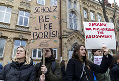 Protestas prie Vokietijos ambasados Vilniuje. Berlyne, pabusk! 