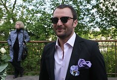 Menininkės tunikų ir rankinių kolekcija pristatyta Užupio Mažojoje Italijoje.