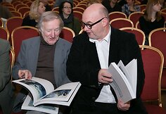 Labiausiai nusipelnę fotomenininkai apdovanoti specialiomis premijomis.