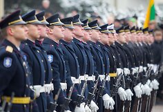 Vėliavos pakėlimo ceremonija.
