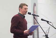 Rolandas Kazlas skaito Kristijoną Donelaitį.