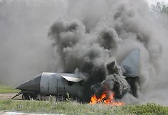 Ketvirtadienį Vilniaus tarptautiniame oro uoste į dangų kilo juodi dūmai – mokomųjų gelbėjimo pratybų metu priešgaisrinė tarnyba imitavo avariją patyrusio krovininio orlaivio gelbėjimo operaciją.