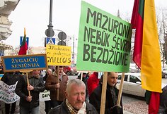 Mitingas prie&scaron; skalūnių dujas.