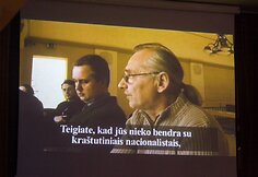 Kadras i&scaron; filmo "Susitikimas su nacionalistais"