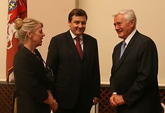 Antradienio vakarą Lietuvos prezidentas Valdas Adamkus kartu su asociacija „Investors‘ Forum“ surengė iškilmingą priėmimą Prezidentūroje.