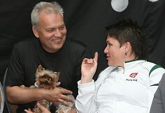 Leonas Juodvalkis ir Daina Gudzinevičiūtė sutarė: beglobiams gyvūnams reikia žmogaus rankų.