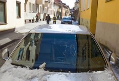 Apgadintas automobilis Vilniaus Ligoninės gatvėje.
