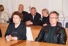 Raimundas Ivanauskas su seserimi teisme