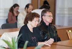 Raimundas Ivanauskas su seserimi teisme