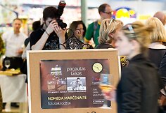 Nomedos Marčėnaitės kurtų fotolaikrodžių pristatymas.