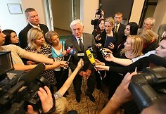 De&scaron;imt metų Prezidento poste i&scaron;buvęs Valdas Adamkus baigdamas kadenciją atsisveikina su žiniasklaida.