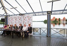 Baleto &bdquo;Gulbių ežeras&ldquo; Galvės ežere pristatymas