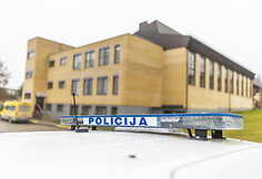 Vilniaus rajono gimnazijoje nukritus liftui traumuoti 3 žmonės